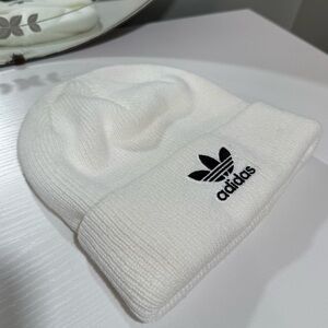 New white Adidas snow winter knit hat